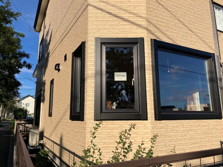 函館市でカバー工法によりトリプルガラスの窓へリフォーム｜株式会社ハコニチ